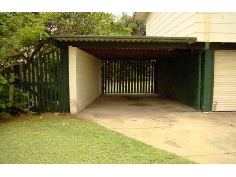 310 Government Road, Labrador QLD 4215