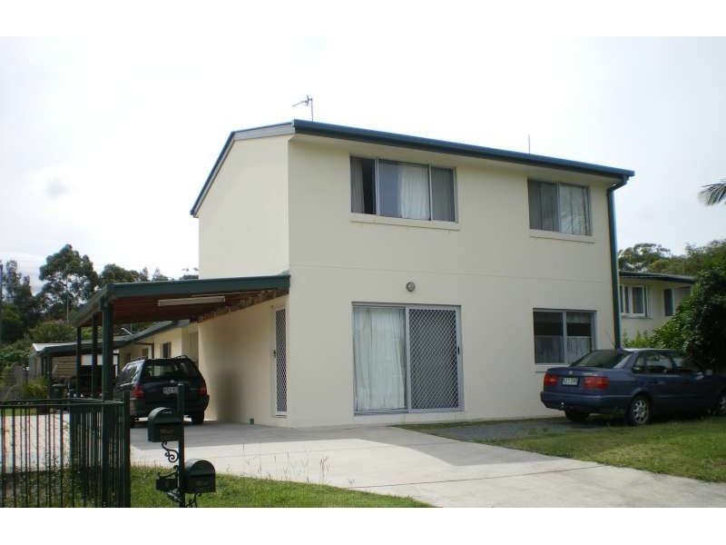 1/4 Geoffrey Avenue, Southport QLD 4215