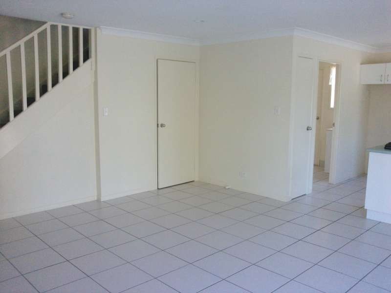 1/4 Geoffrey Avenue, Southport QLD 4215