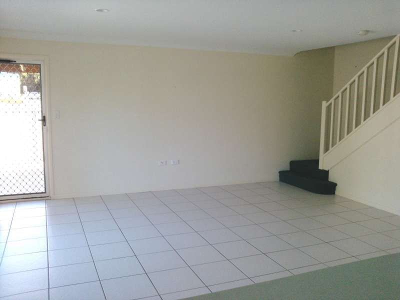 1/4 Geoffrey Avenue, Southport QLD 4215