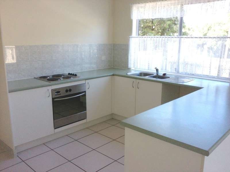 1/4 Geoffrey Avenue, Southport QLD 4215