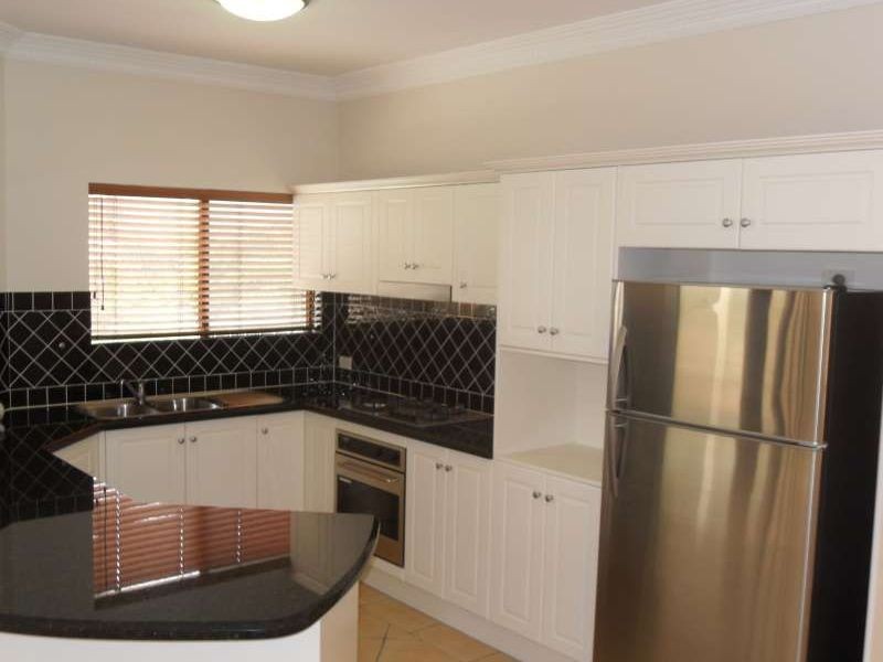 2/58 Sisley Street, St Lucia QLD 4067