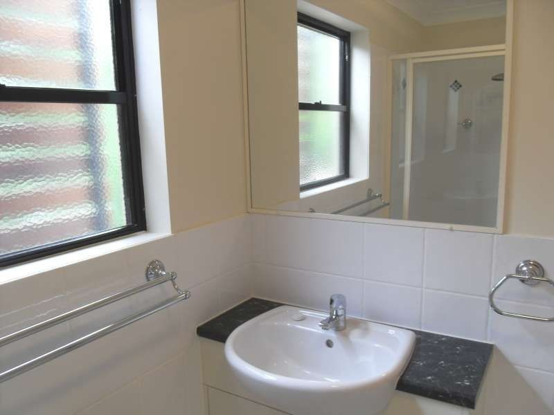 2/58 Sisley Street, St Lucia QLD 4067