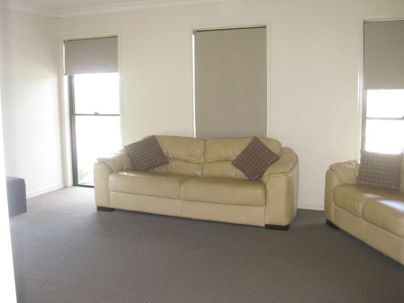 42 Nicklaus Parade, North Lakes QLD 4509