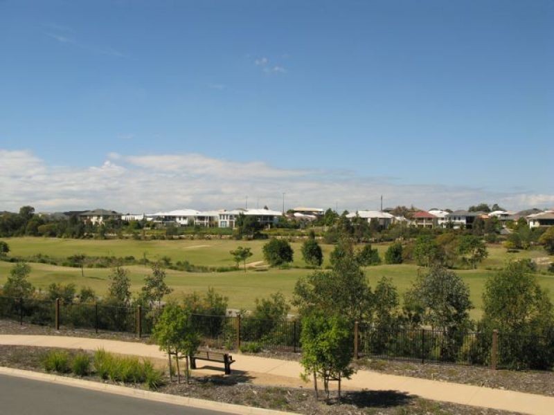 42 Nicklaus Parade, North Lakes QLD 4509