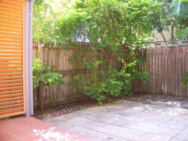 2/186 Butterfield Street, Herston QLD 4006