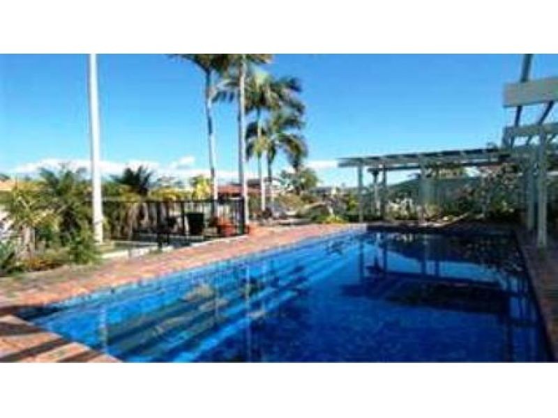 8 Bahia Court, Broadbeach Waters QLD 4218