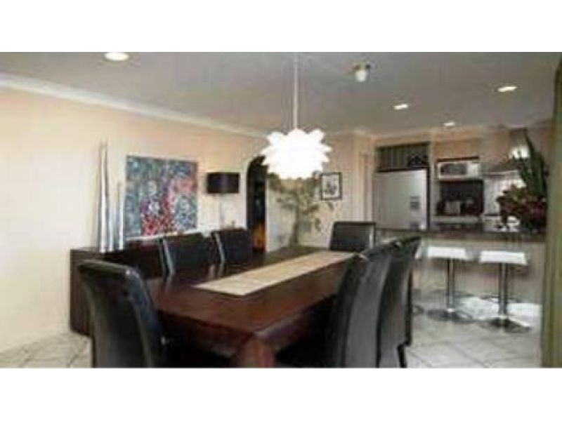 8 Bahia Court, Broadbeach Waters QLD 4218