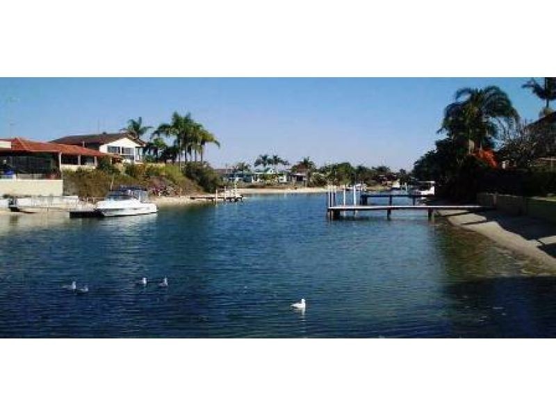 8 Bahia Court, Broadbeach Waters QLD 4218