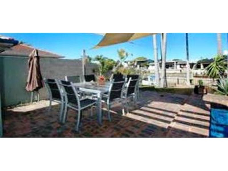 8 Bahia Court, Broadbeach Waters QLD 4218