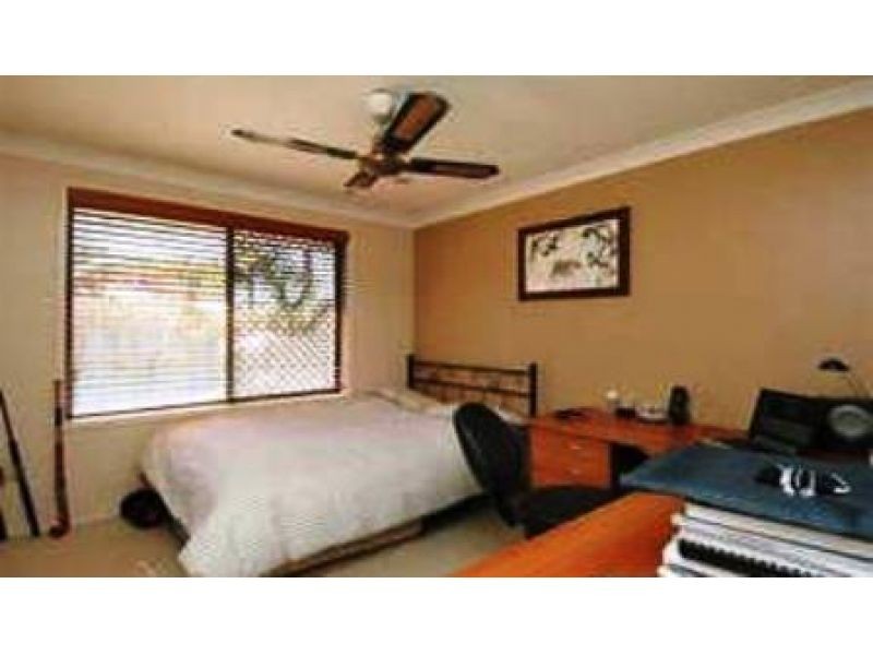 8 Bahia Court, Broadbeach Waters QLD 4218