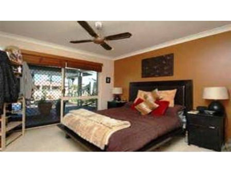 8 Bahia Court, Broadbeach Waters QLD 4218