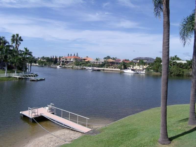 3 De Haviland Avenue, Benowa QLD 4217