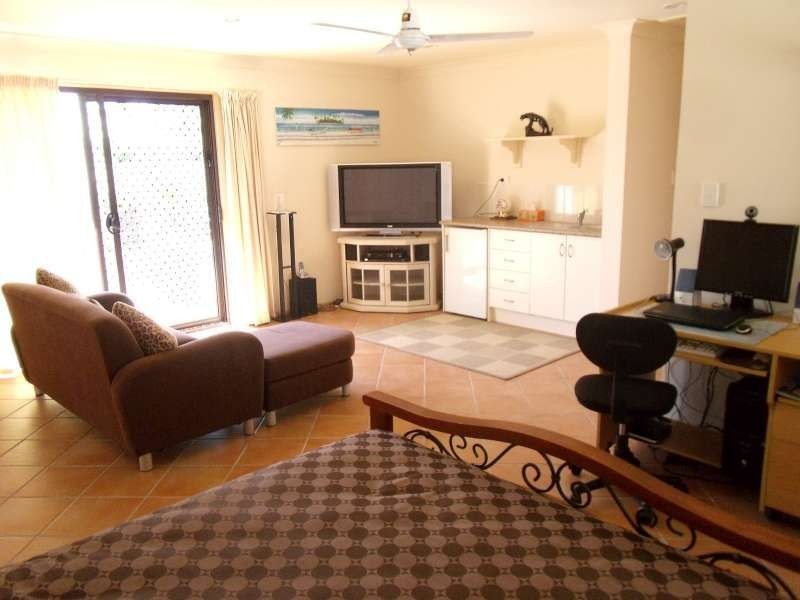 3 De Haviland Avenue, Benowa QLD 4217