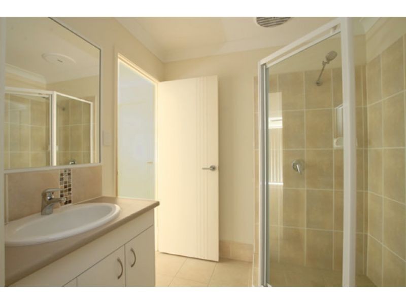 2/6 Crestwood Court, Kallangur QLD 4503