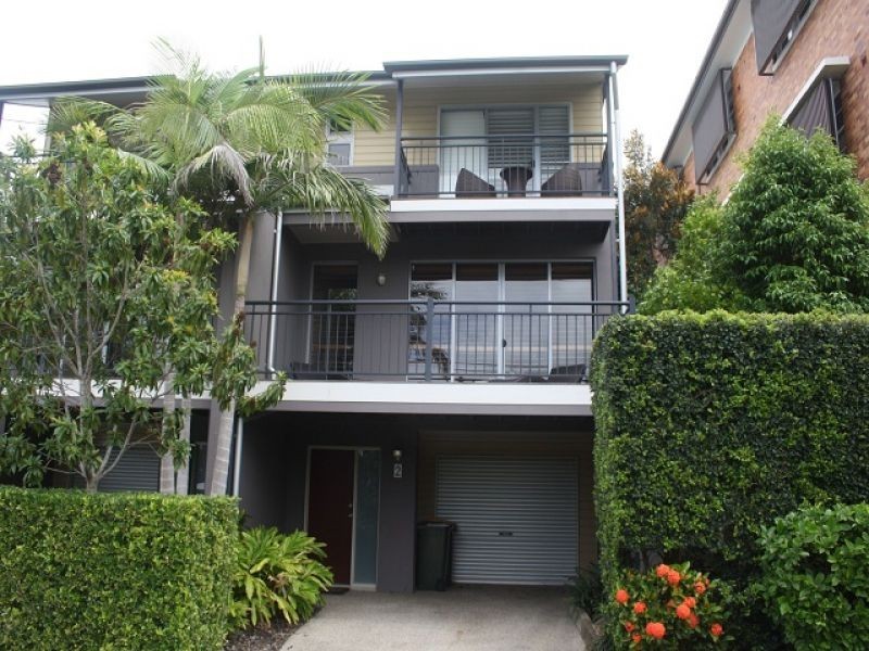 2/118 Railway Parade, Norman Park QLD 4170