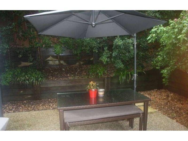 2/118 Railway Parade, Norman Park QLD 4170