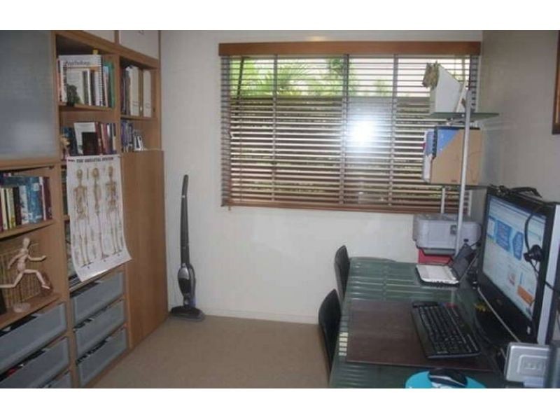 2/118 Railway Parade, Norman Park QLD 4170