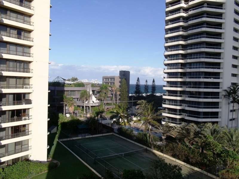 20/15 Pacific Street, Main Beach QLD 4217