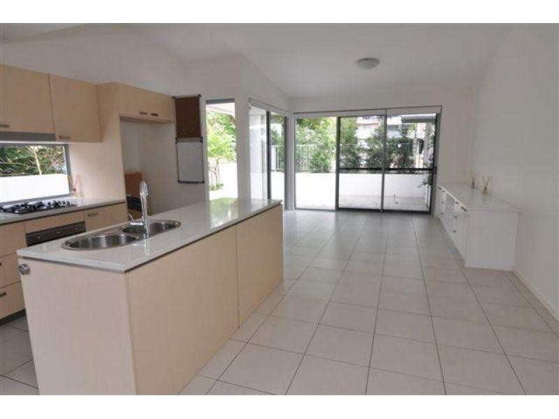 2/14 Manning Street, Milton QLD 4064