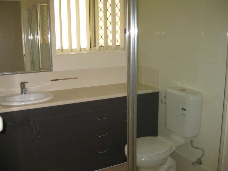 2, 21 Adam Court, Kallangur QLD 4503