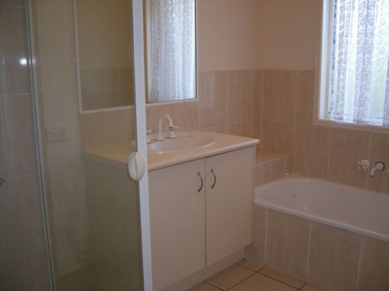 7 Kings Row, Edens Landing QLD 4207