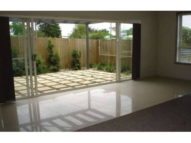4/18 Minnie Street, Southport QLD 4215