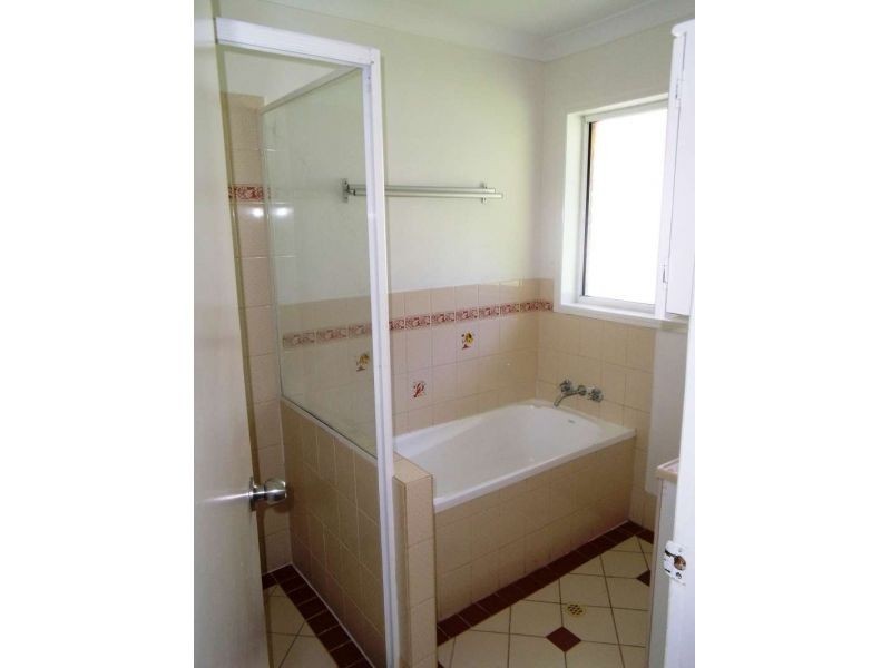 27 Enid Street, Southport QLD 4215