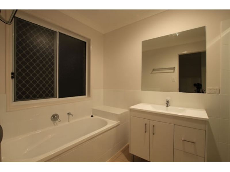 1/2 Homeland Crescent, Warner QLD 4500