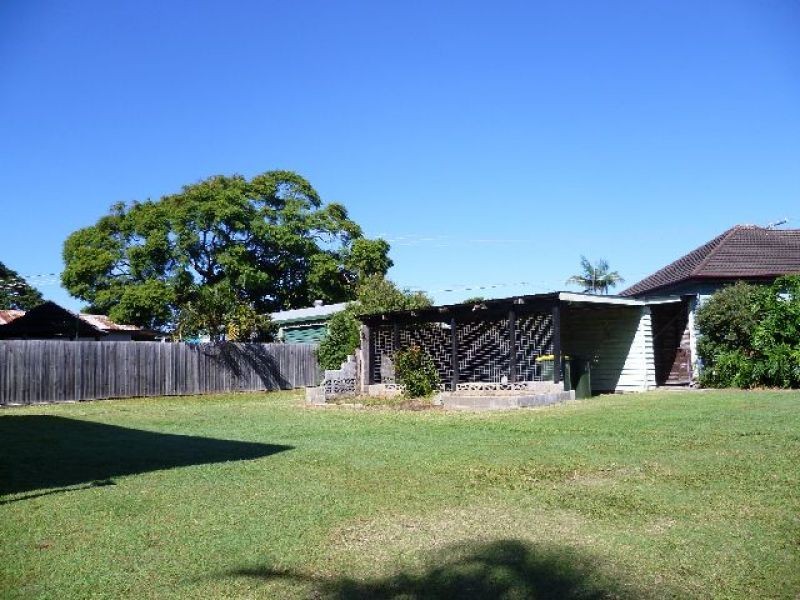 699 Esplanade, Lota QLD 4179