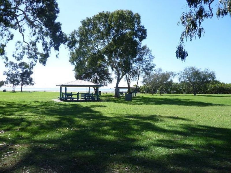 699 Esplanade, Lota QLD 4179