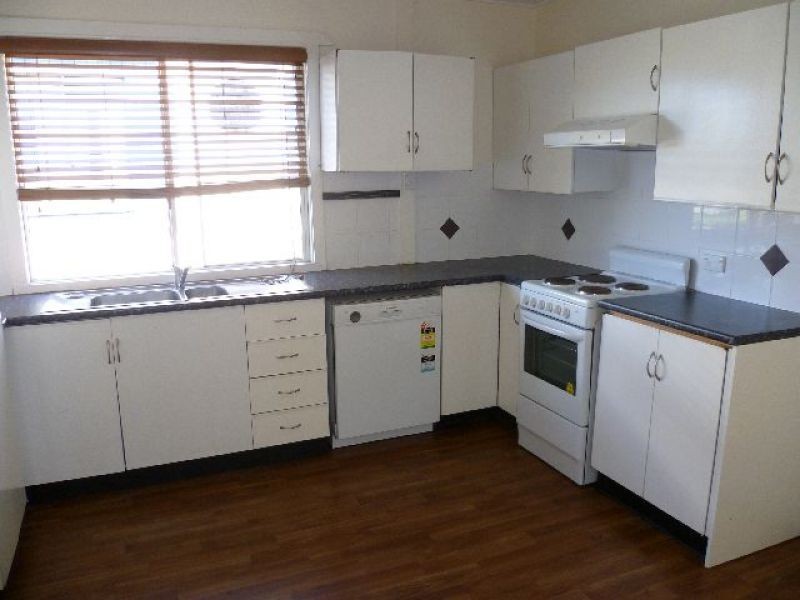 699 Esplanade, Lota QLD 4179