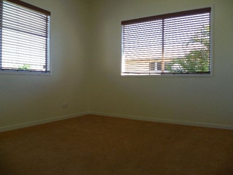 699 Esplanade, Lota QLD 4179