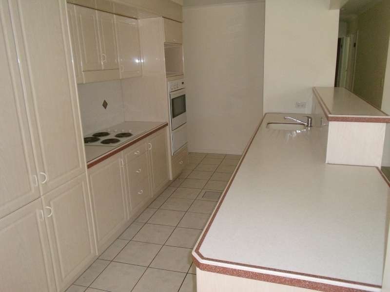 30 Bordeaux Parade, Mermaid Waters QLD 4218