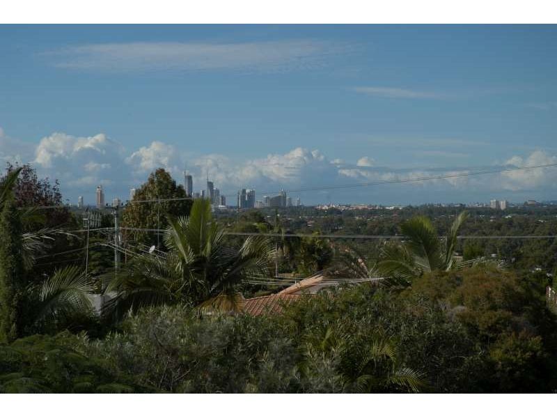 207 Heeb Street, Benowa QLD 4217