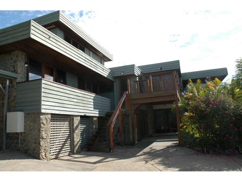 207 Heeb Street, Benowa QLD 4217