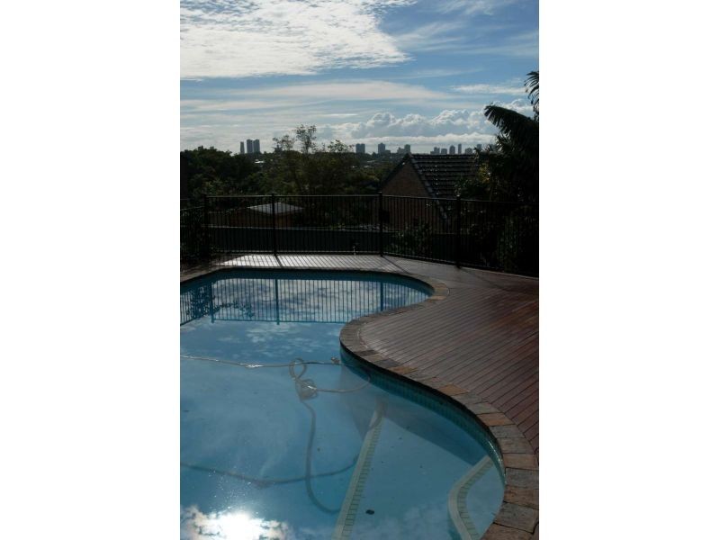 207 Heeb Street, Benowa QLD 4217