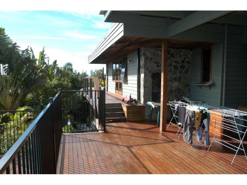 207 Heeb Street, Benowa QLD 4217