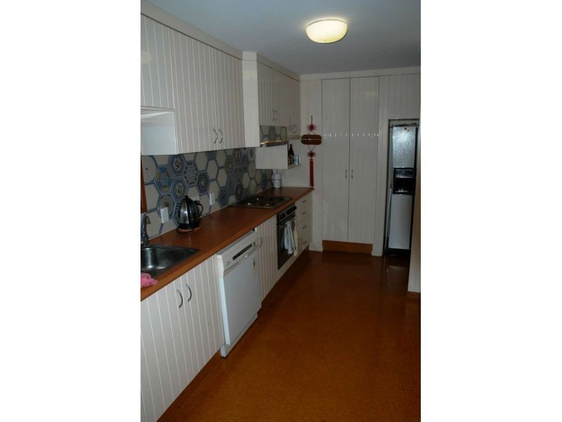 207 Heeb Street, Benowa QLD 4217