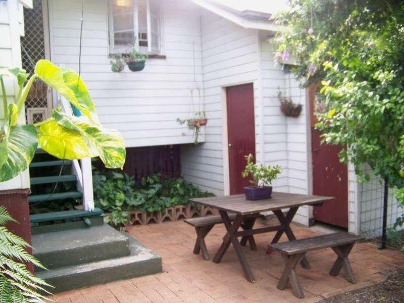 33 Bega Street, Grange QLD 4051