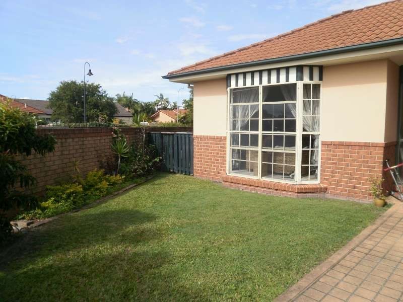 1/27 Tristan Court, Benowa QLD 4217