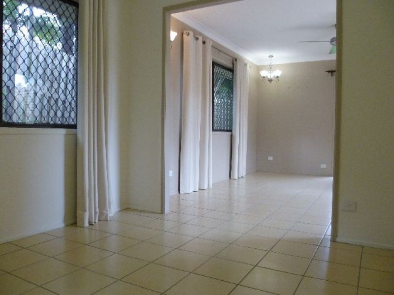 9 Juanita Grove, Springwood QLD 4127