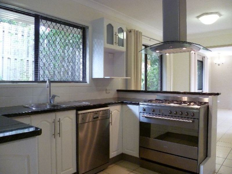 9 Juanita Grove, Springwood QLD 4127