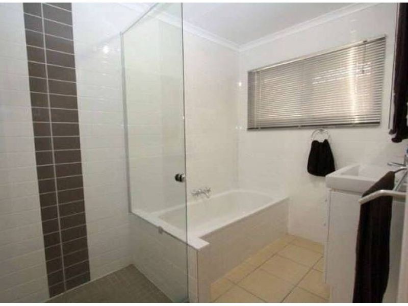 9 Juanita Grove, Springwood QLD 4127