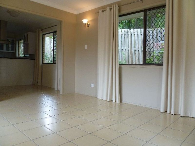 9 Juanita Grove, Springwood QLD 4127