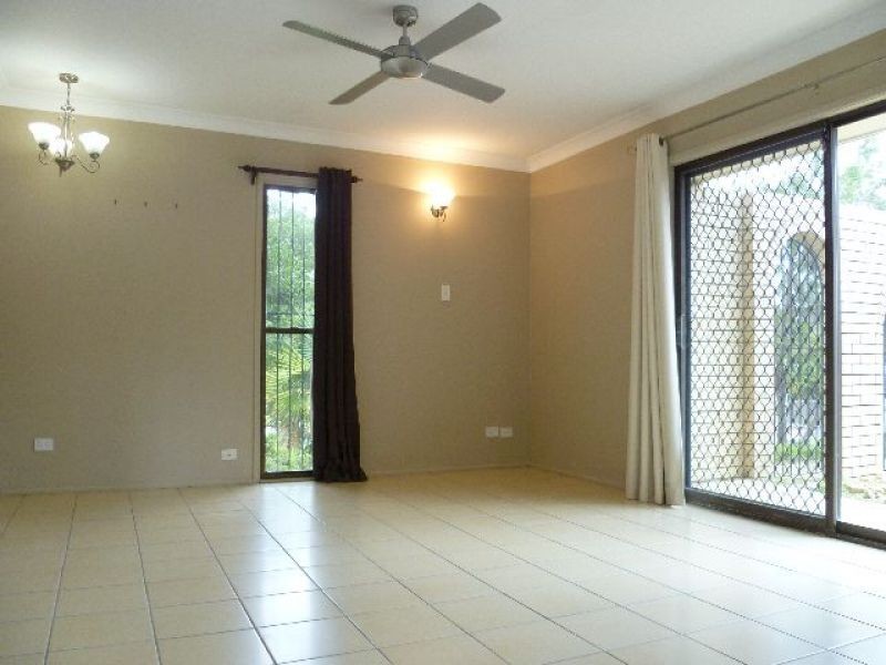 9 Juanita Grove, Springwood QLD 4127