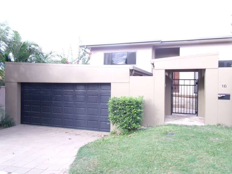 16 Joan Street, Southport QLD 4215