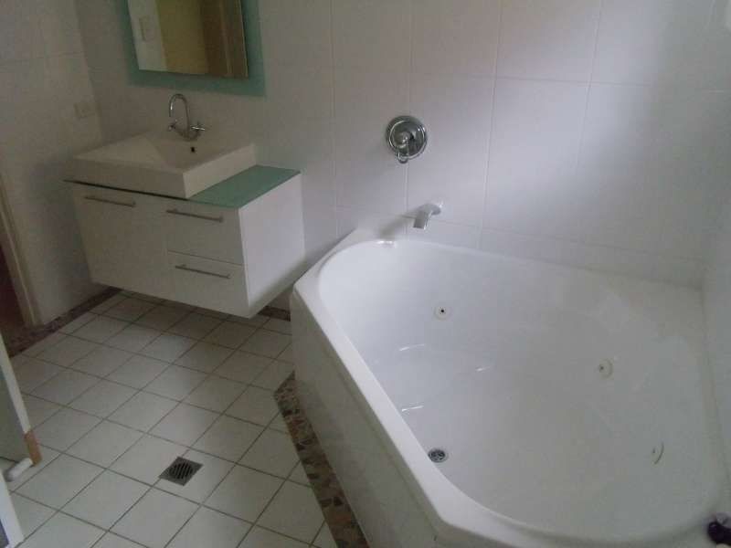 16 Joan Street, Southport QLD 4215