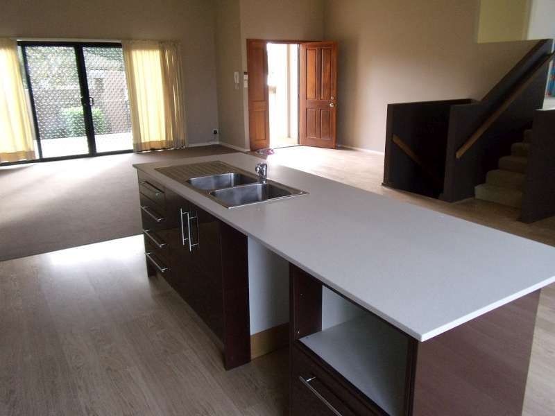 16 Joan Street, Southport QLD 4215