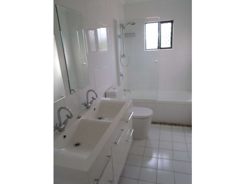 16 Joan Street, Southport QLD 4215